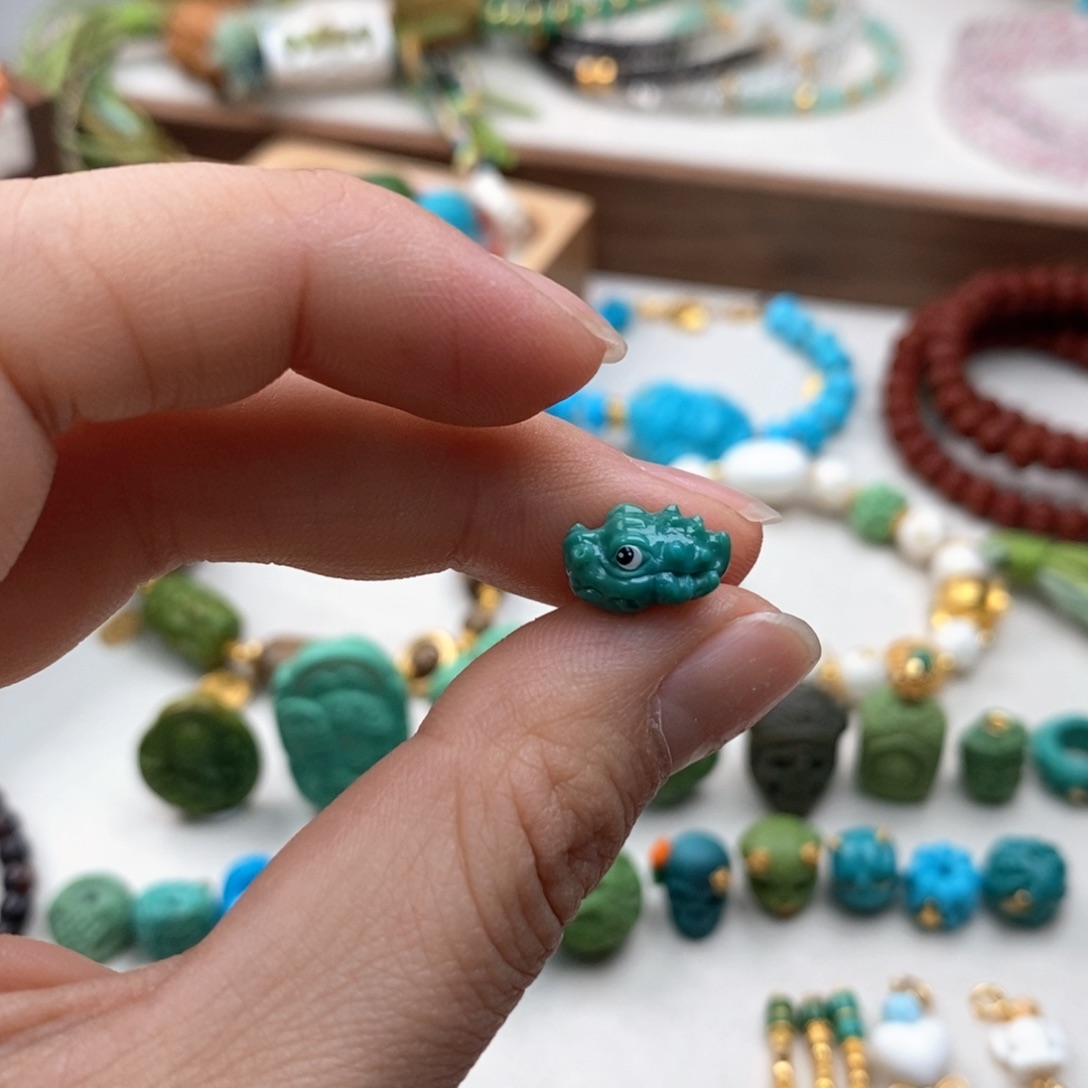绿松石配饰未镶嵌