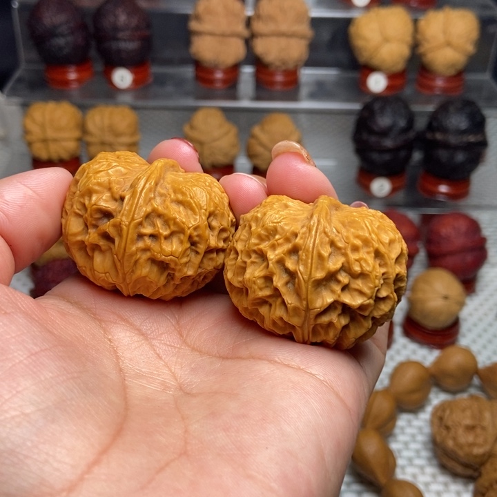 文玩核桃把件玲珑元宝33