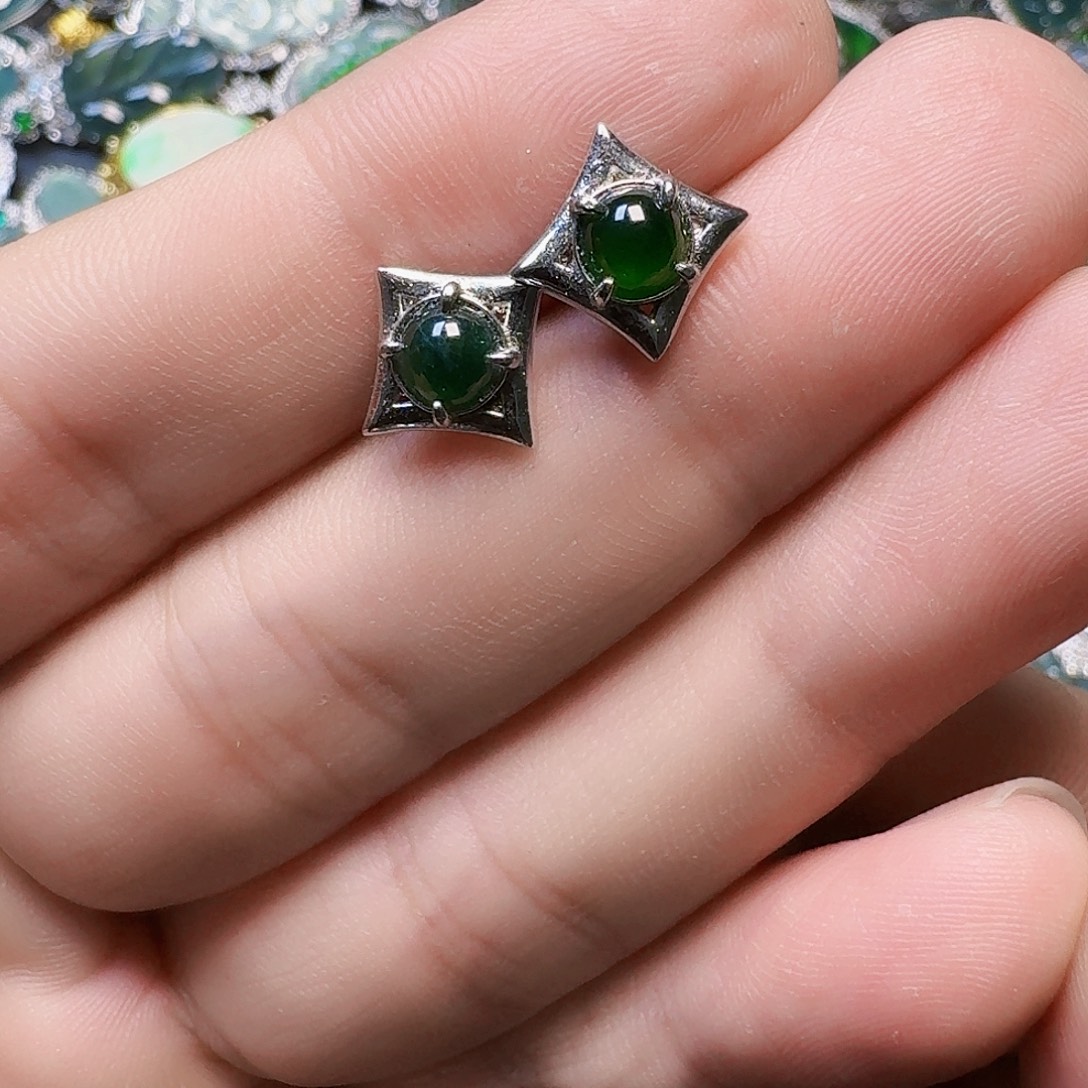 翡翠未镶嵌颈饰天然A货翡翠放漏