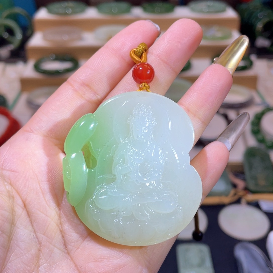 和田玉收藏级翠青观音吊坠未镶嵌