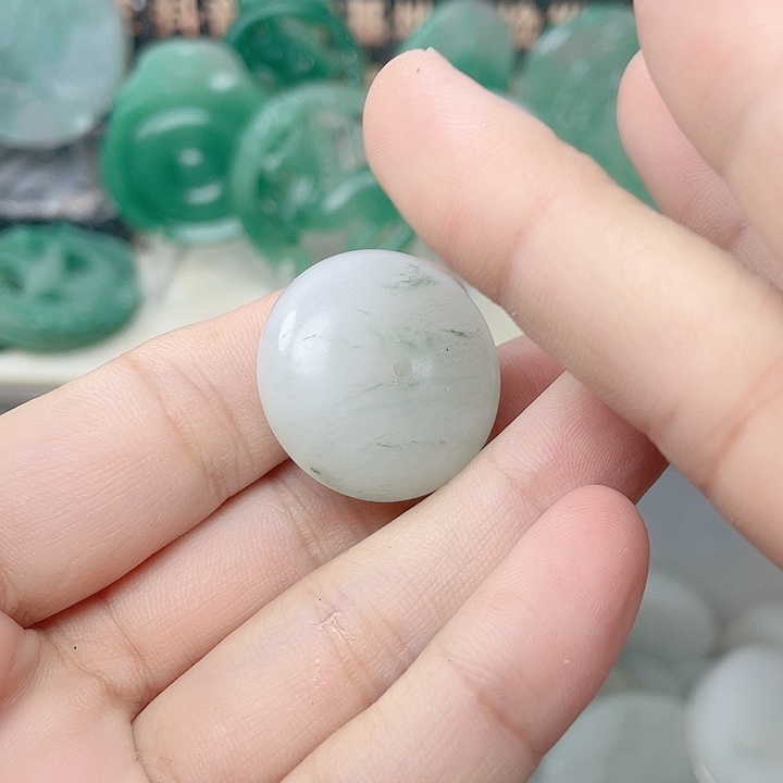 颈饰未镶嵌石英质玉