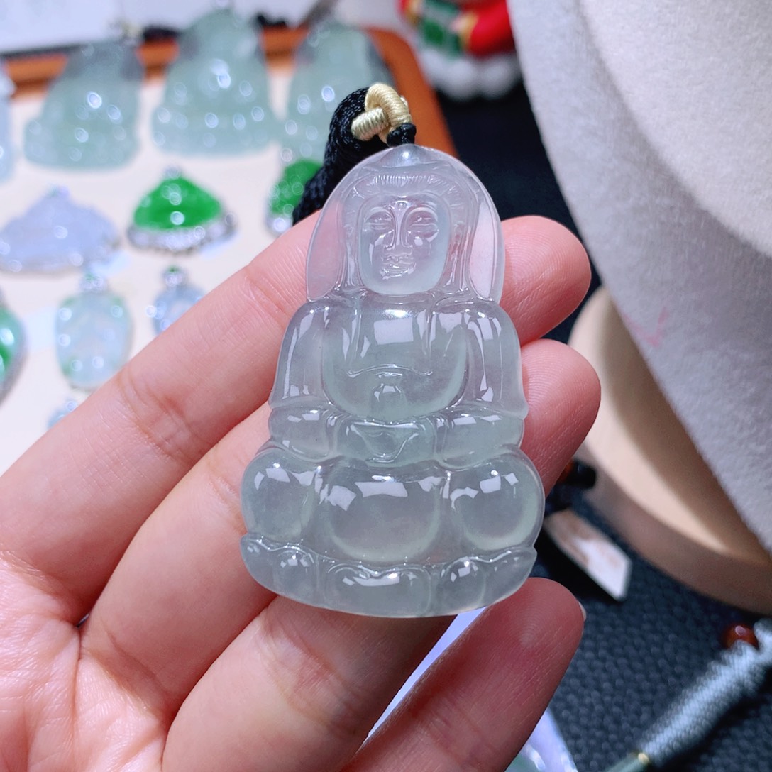 颈饰未镶嵌翡翠观音