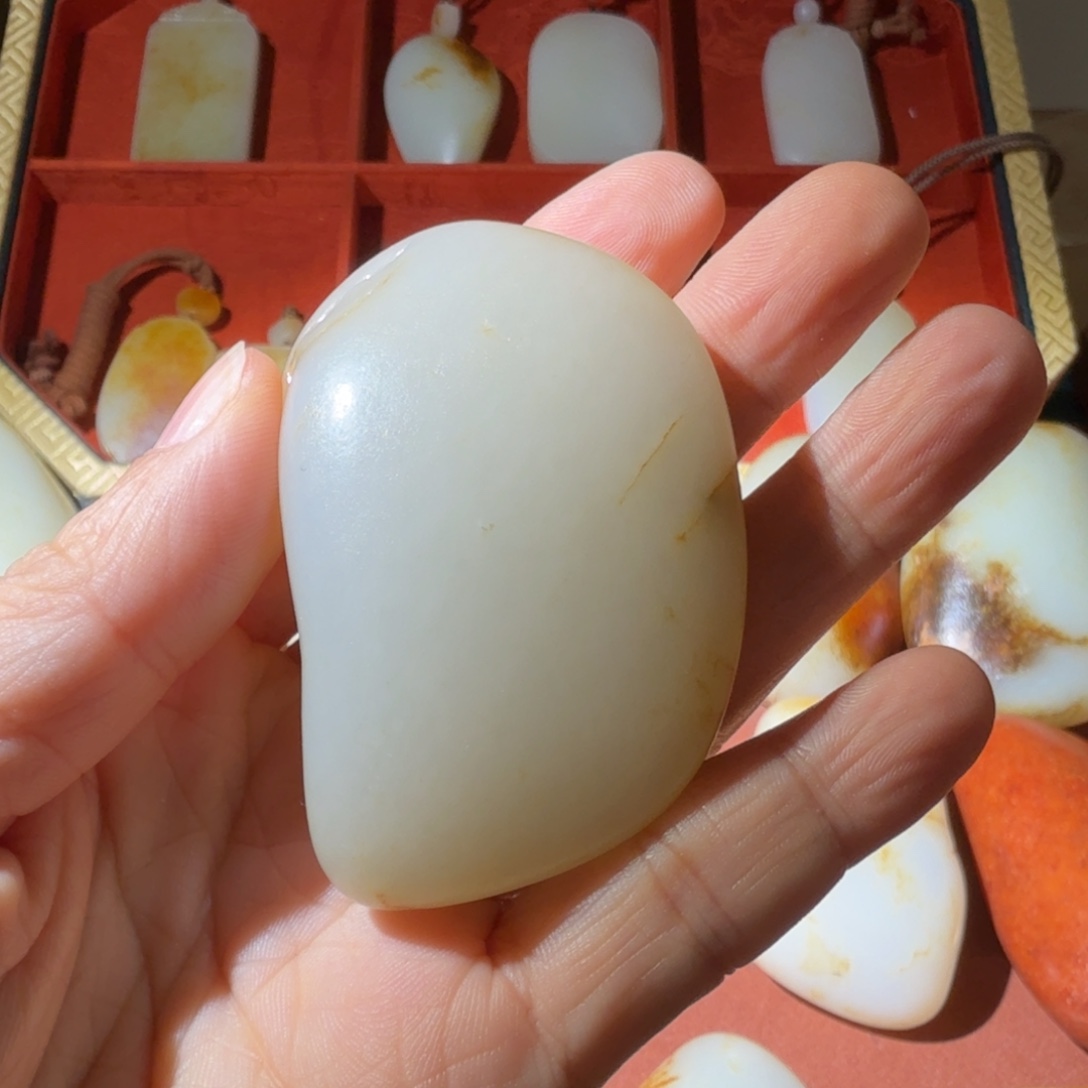 和田玉未镶嵌把件