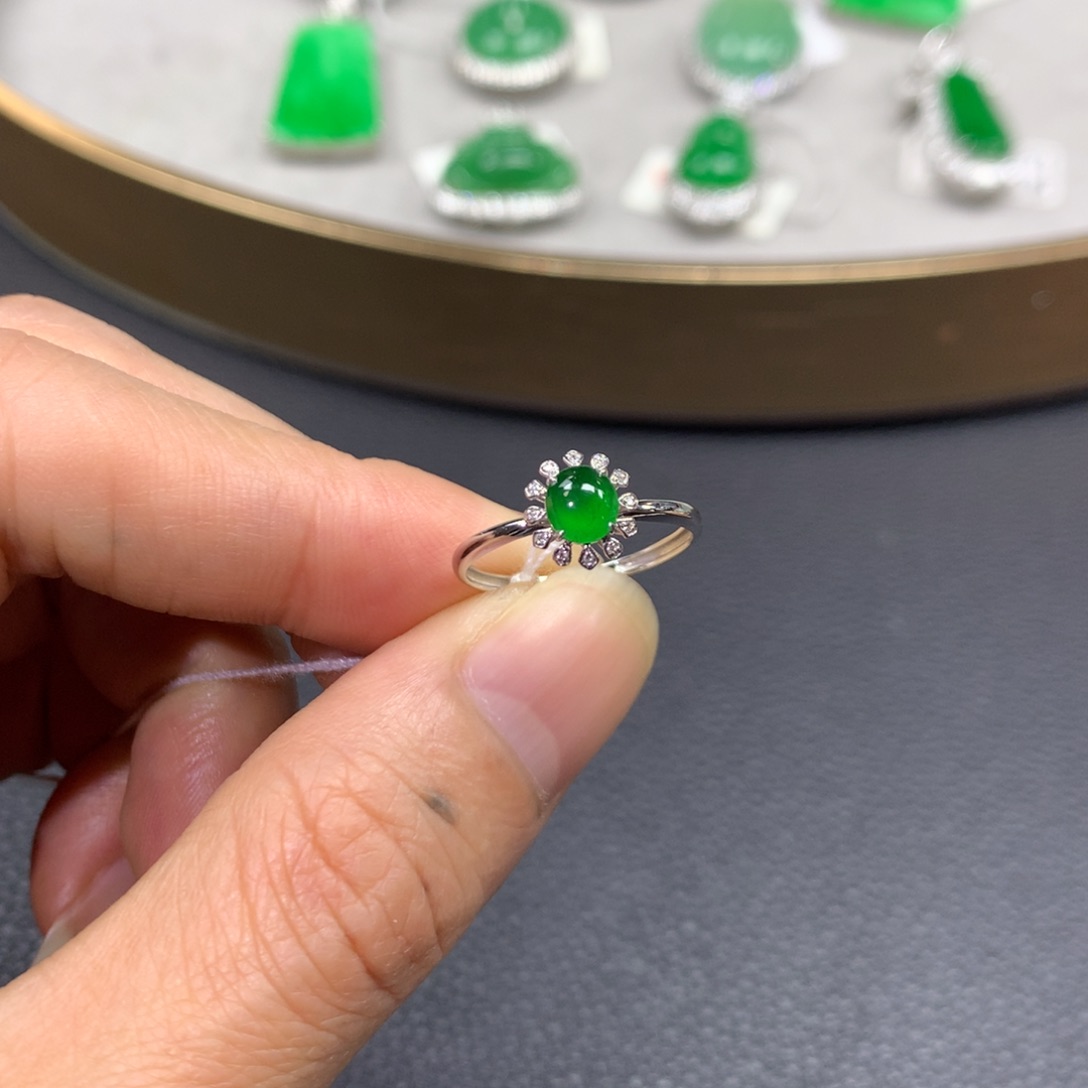 翡翠戒指18K金镶嵌翡翠