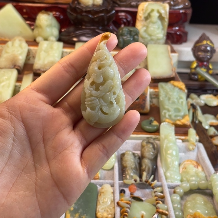 岫岩河磨玉（透闪石质玉）未镶嵌颈饰