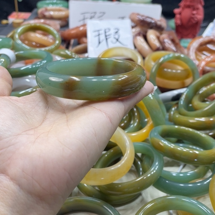 小***糕石英质玉钛钢珠宝奇石