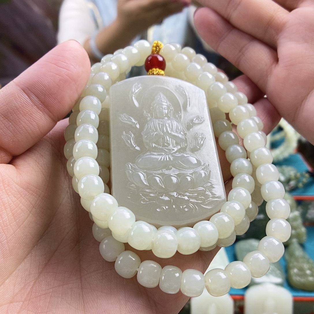和田玉未镶嵌颈饰千手观音
