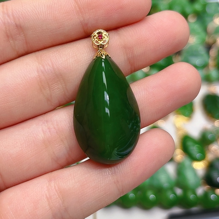 和田玉（碧玉）颈饰18K金镶嵌