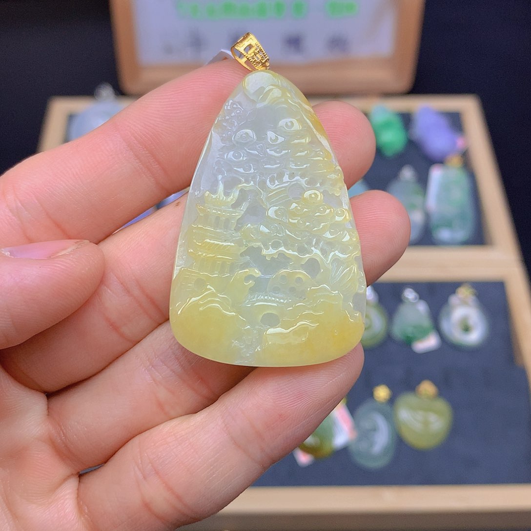 翡翠颈饰18K金镶嵌翡翠