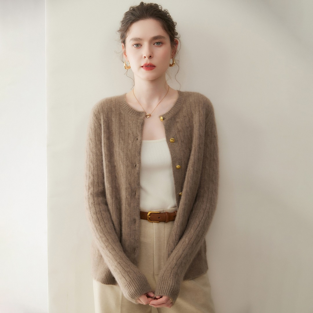 秋冬新款山羊绒开衫女圆领单排扣针织外套宽松显瘦毛衣外搭打底衫