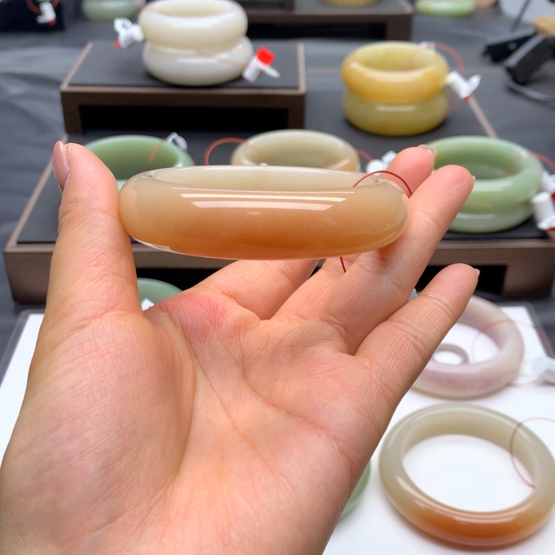 未镶嵌手镯石英质玉