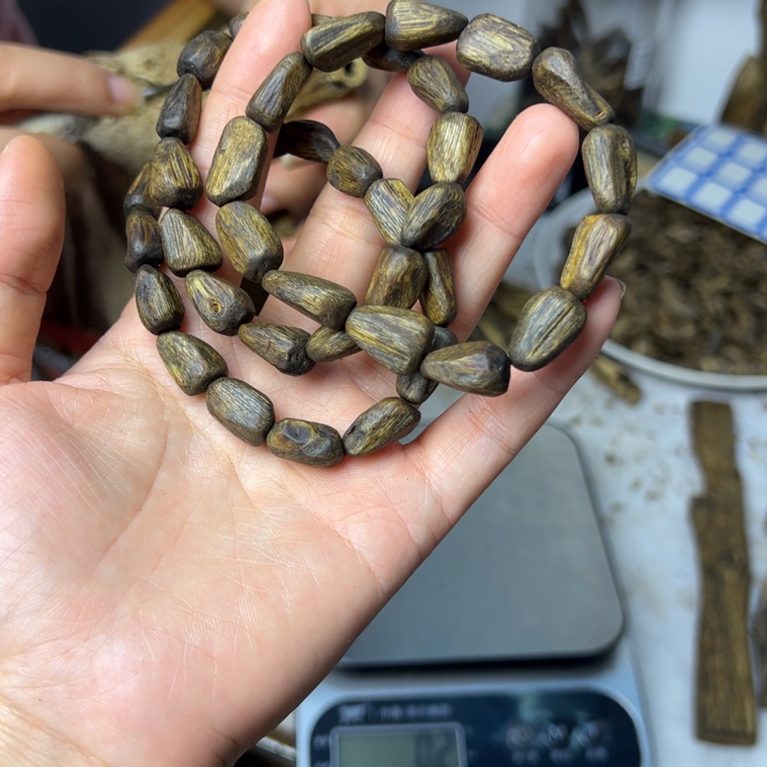 线香奇楠虫漏香手串