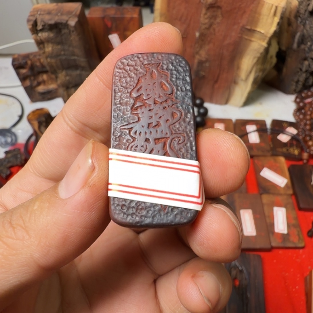 ℋ***⁴木千年玉化双面雕刻财神符