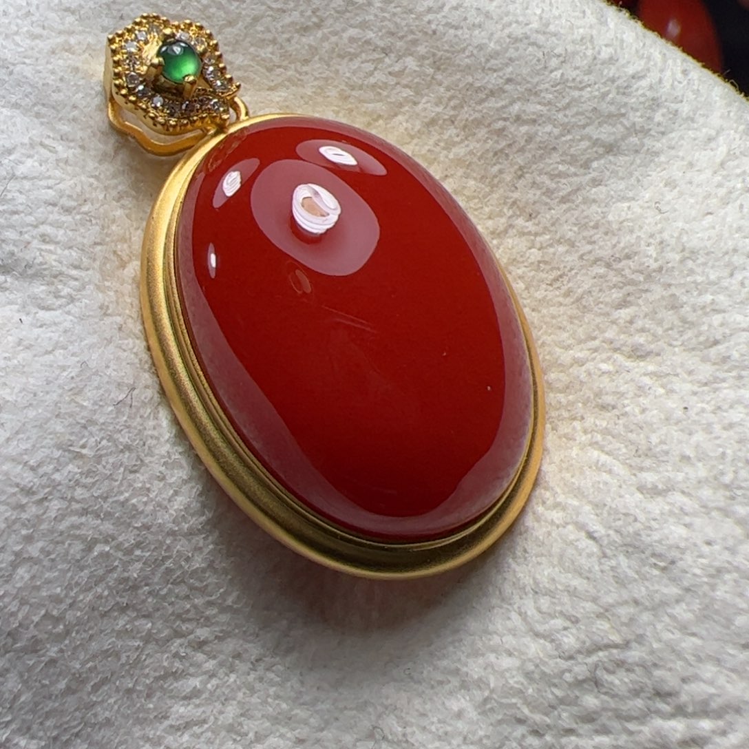 南红玛瑙吊坠18K金镶嵌