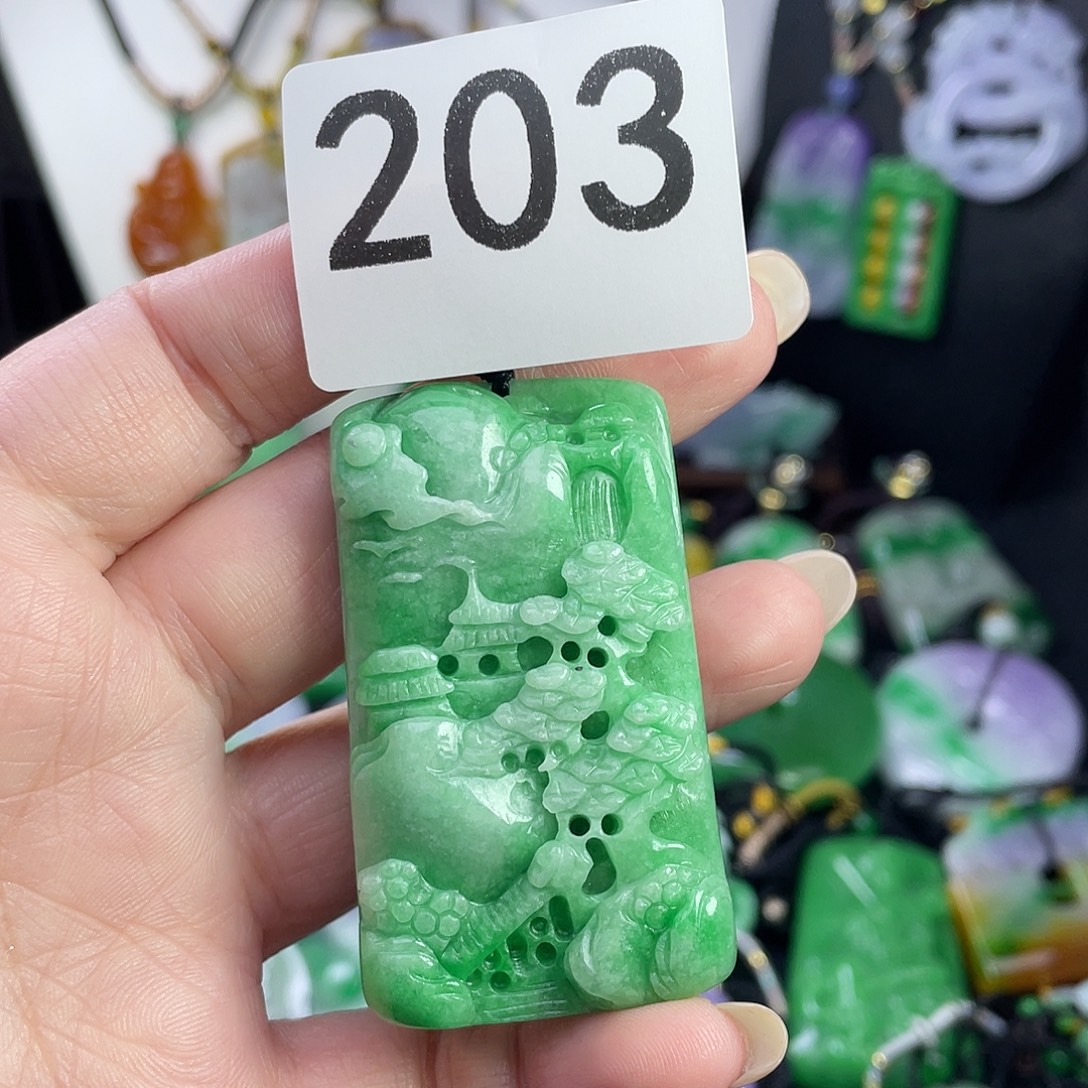 翡翠未镶嵌吊坠(赠链)