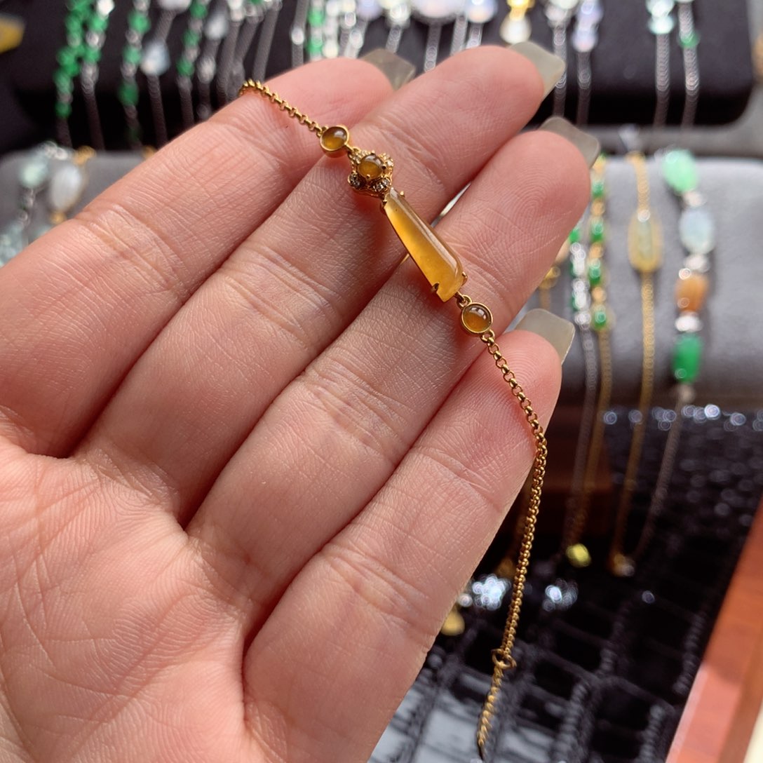 翡翠颈饰18K金镶嵌小****懂翡翠