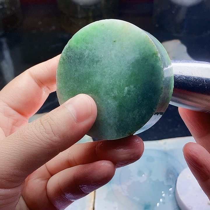 翡翠未镶嵌颈饰毛料10
