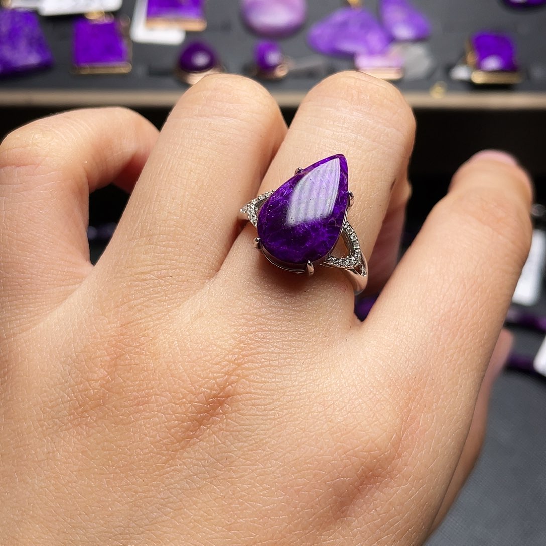 银S925镶嵌苏纪石（舒俱来）戒指