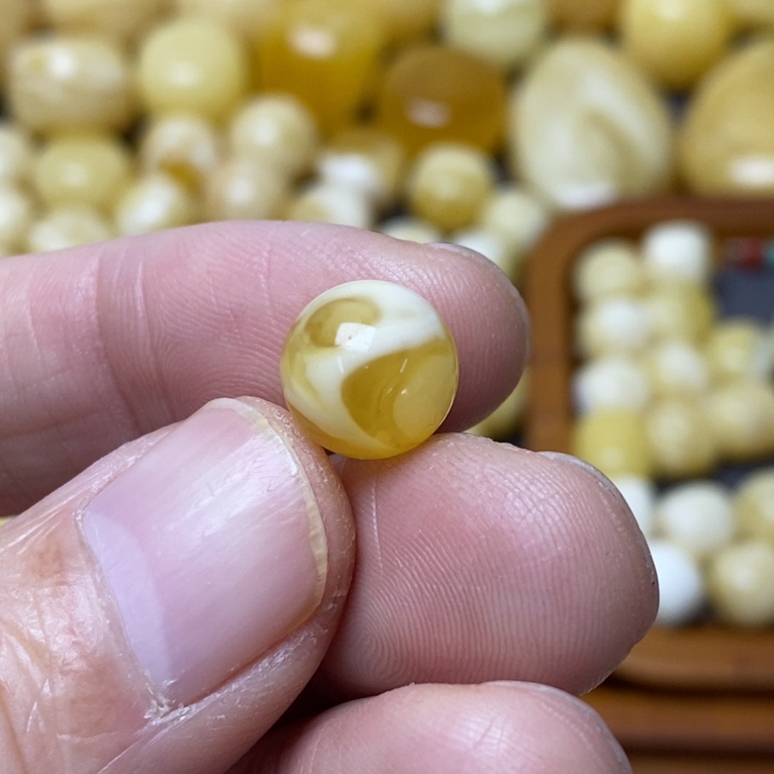 蜜蜡琥珀画未镶嵌落***风