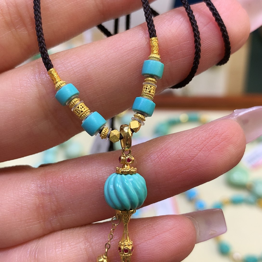 绿松石18K金镶嵌吊坠