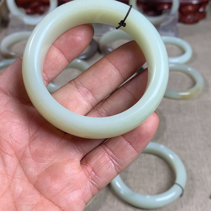 咖***尚和田玉（糖玉）未镶嵌手镯