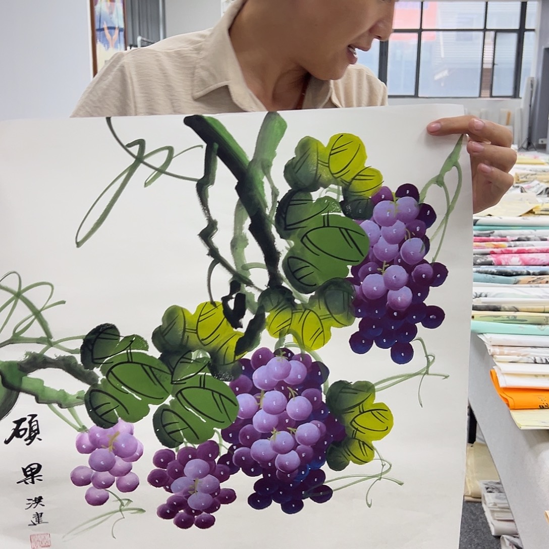 国画卖字画的小男孩
