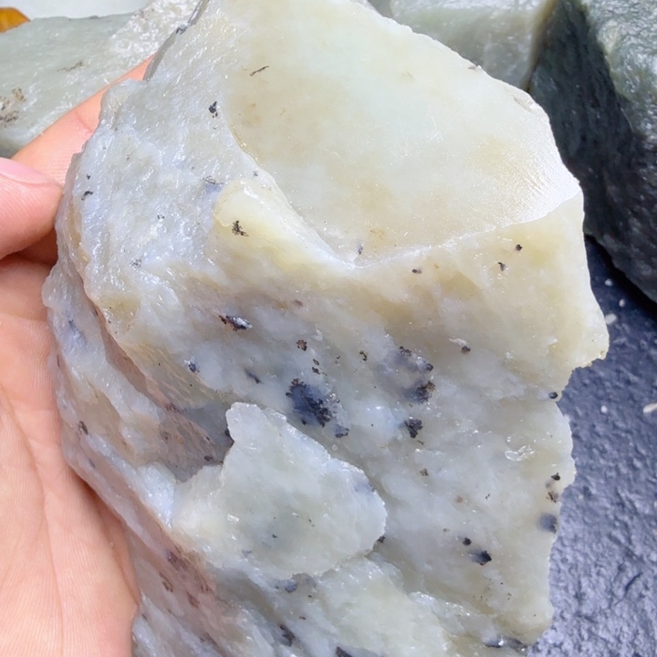 和田玉（糖玉）未镶嵌珠宝奇石