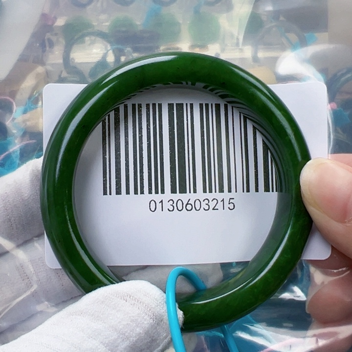 和田玉未镶嵌手镯微瑕55.7