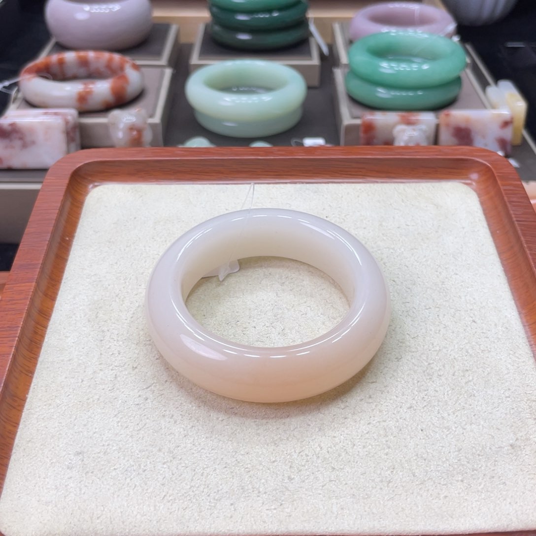 石英岩玉手镯未镶嵌