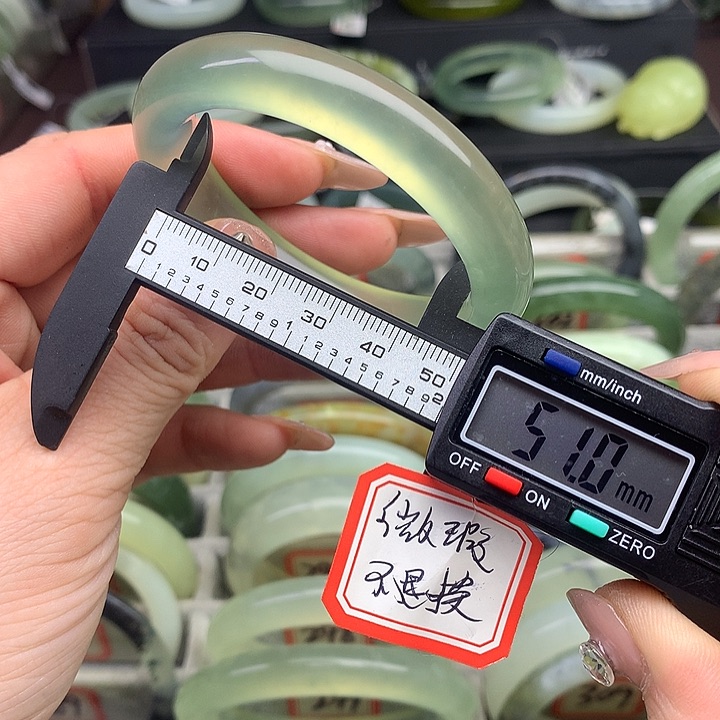 蛇纹石玉手镯未镶嵌313