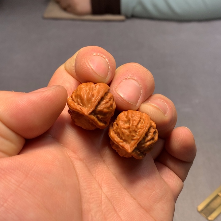 文玩核桃把件彩*雨圆球三棱211