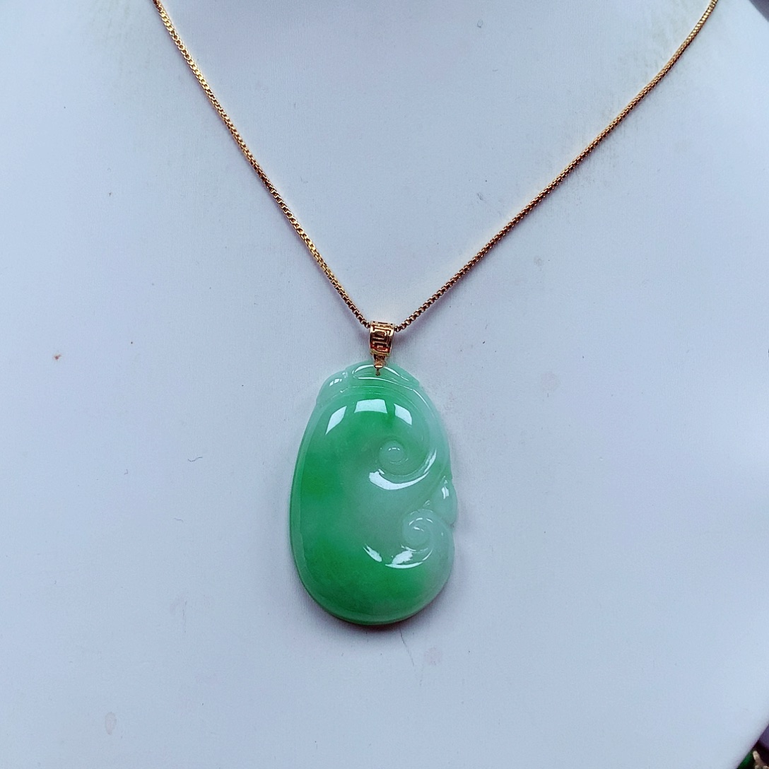 翡翠18K金镶嵌颈饰