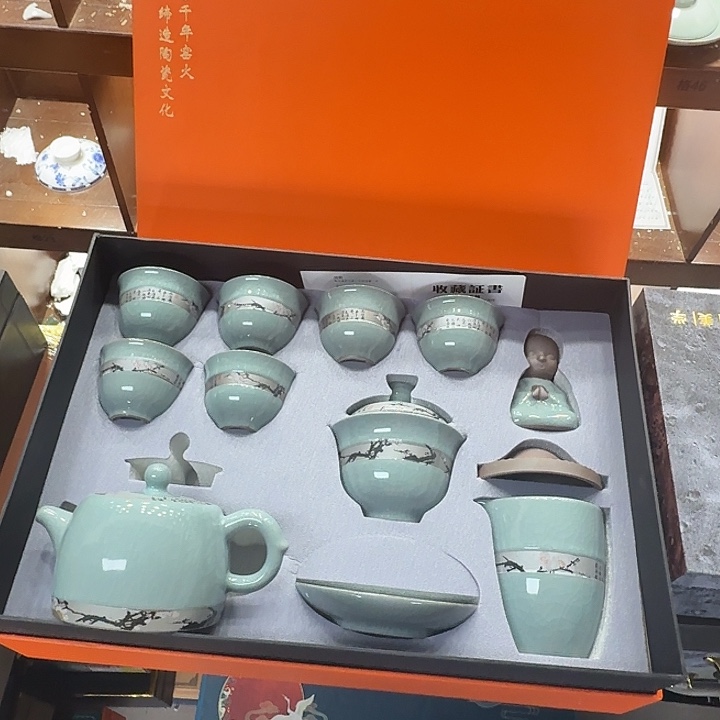 高端陶瓷茶具套装等。