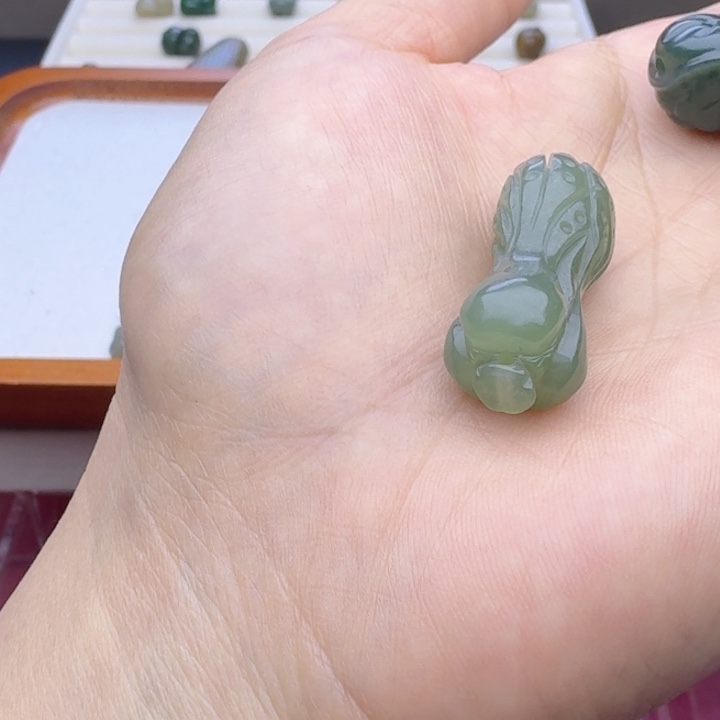 小***e和田玉（糖玉）未镶嵌车挂