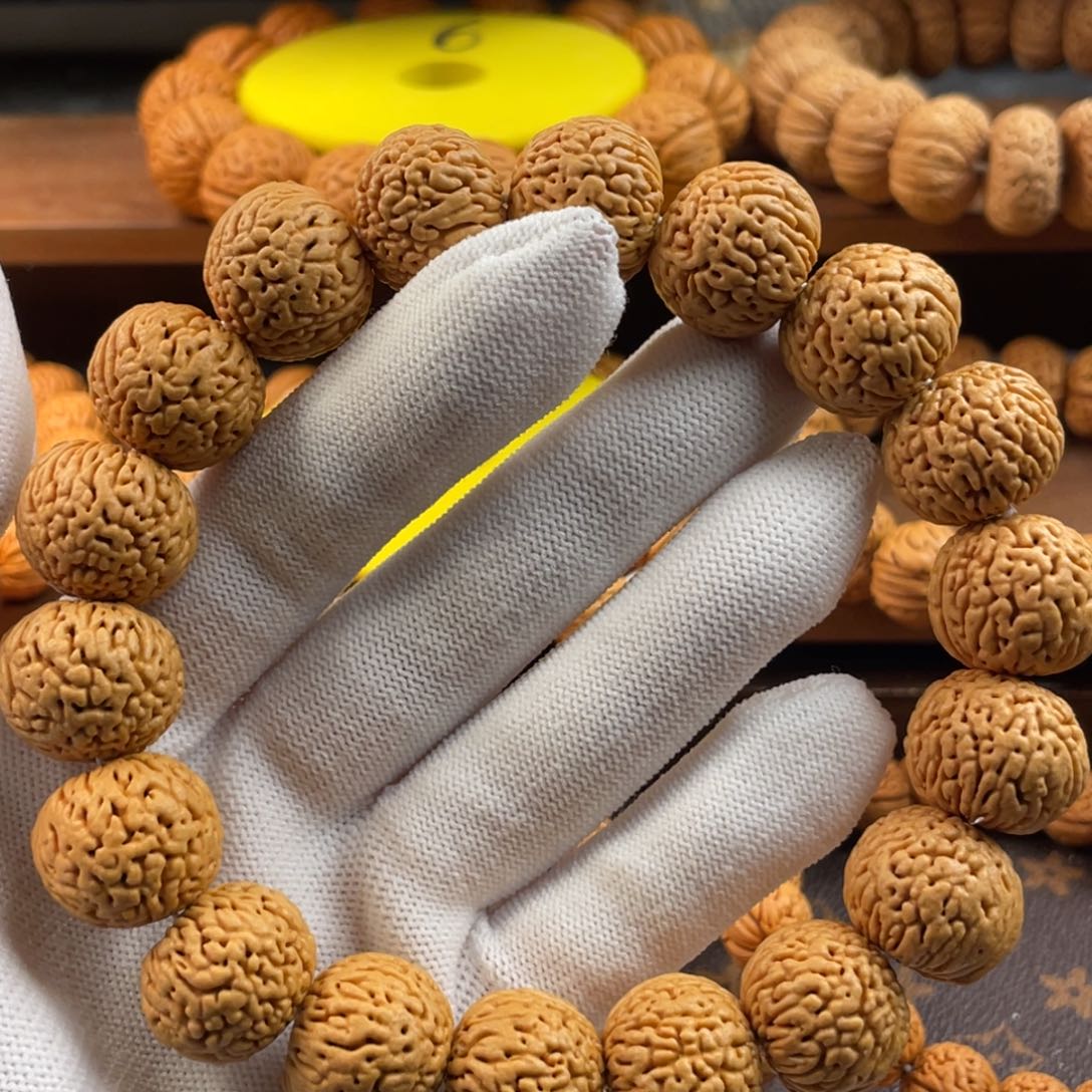 吊坠桃核龙鳞苹果