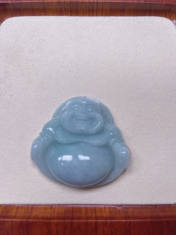 缅甸天然A货翡翠，水润大佛公吊坠，微瑕。