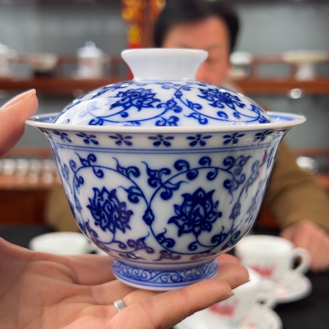 柴窑青花缠枝莲大号两才盖碗