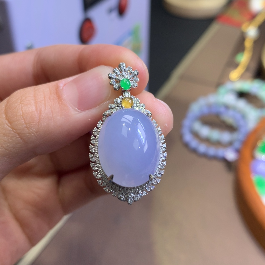 翡翠18K金镶嵌颈饰翡翠