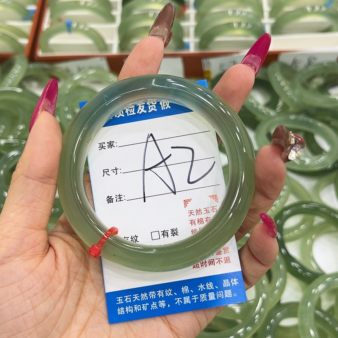岚***姐蛇纹石玉未镶嵌手镯