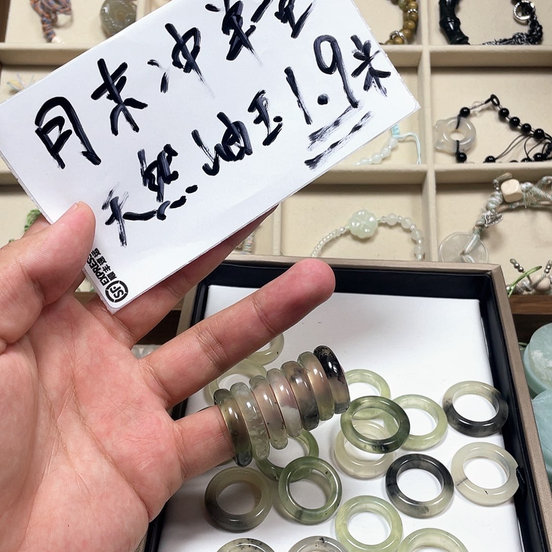 合金蛇纹石玉颈饰