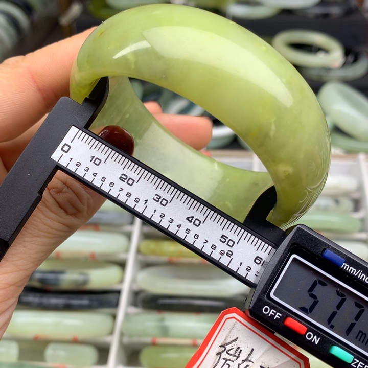 蛇纹石玉未镶嵌手镯912