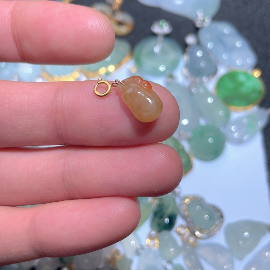 翡翠颈饰18K金镶嵌翡翠