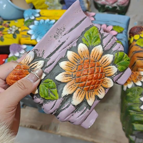 当场凑满15发货，不凑不发，花盆盆口不方不圆有针孔黑点矿点是正常