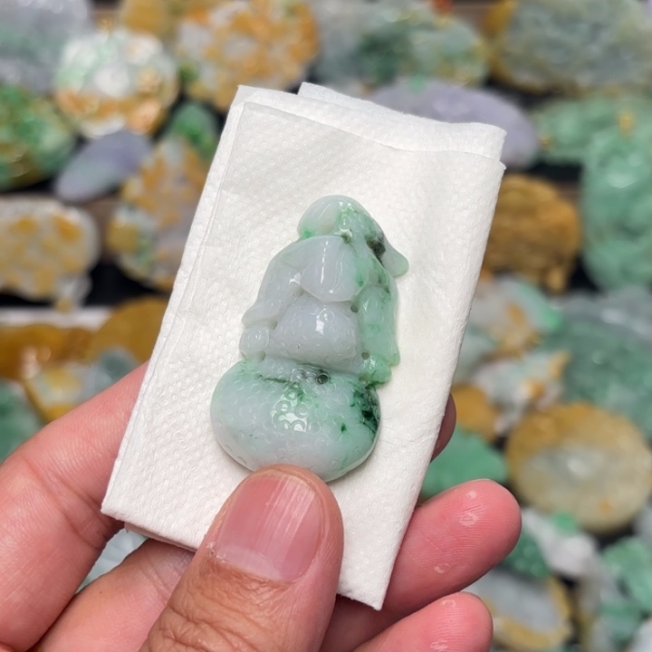 翡翠颈饰未镶嵌吊坠