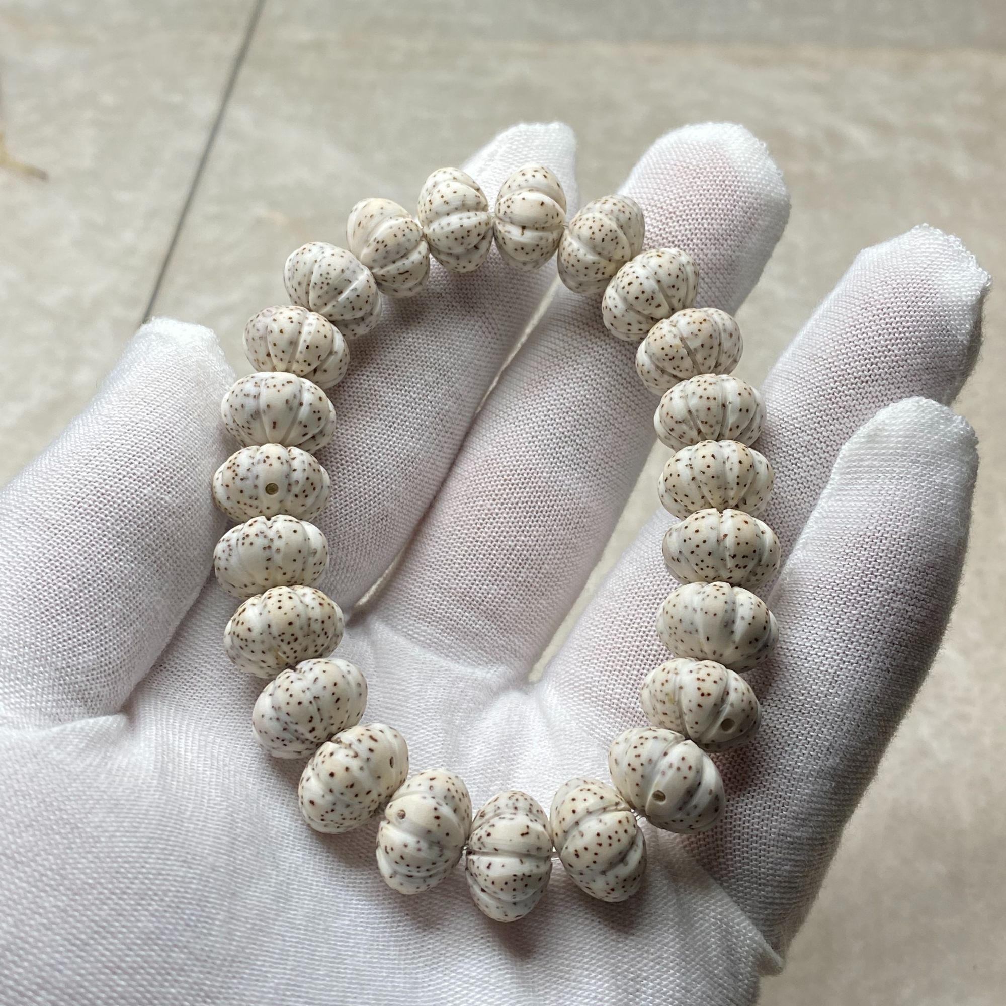 精挑精工脱脂顺白13南瓜珠星月菩提手串