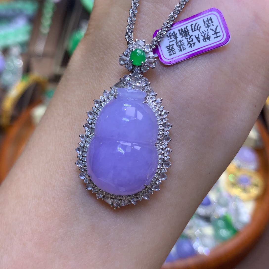 翡翠18K金镶嵌颈饰翡翠