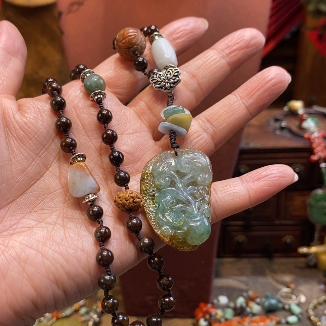 翡翠吊坠(赠链)未镶嵌