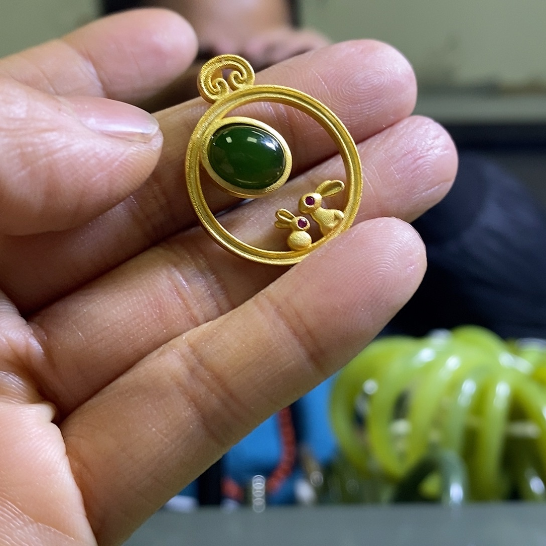 红***6和田玉未镶嵌颈饰