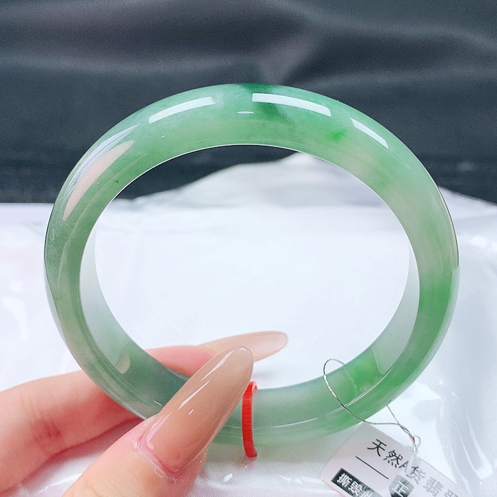 翡翠手镯未镶嵌58圈