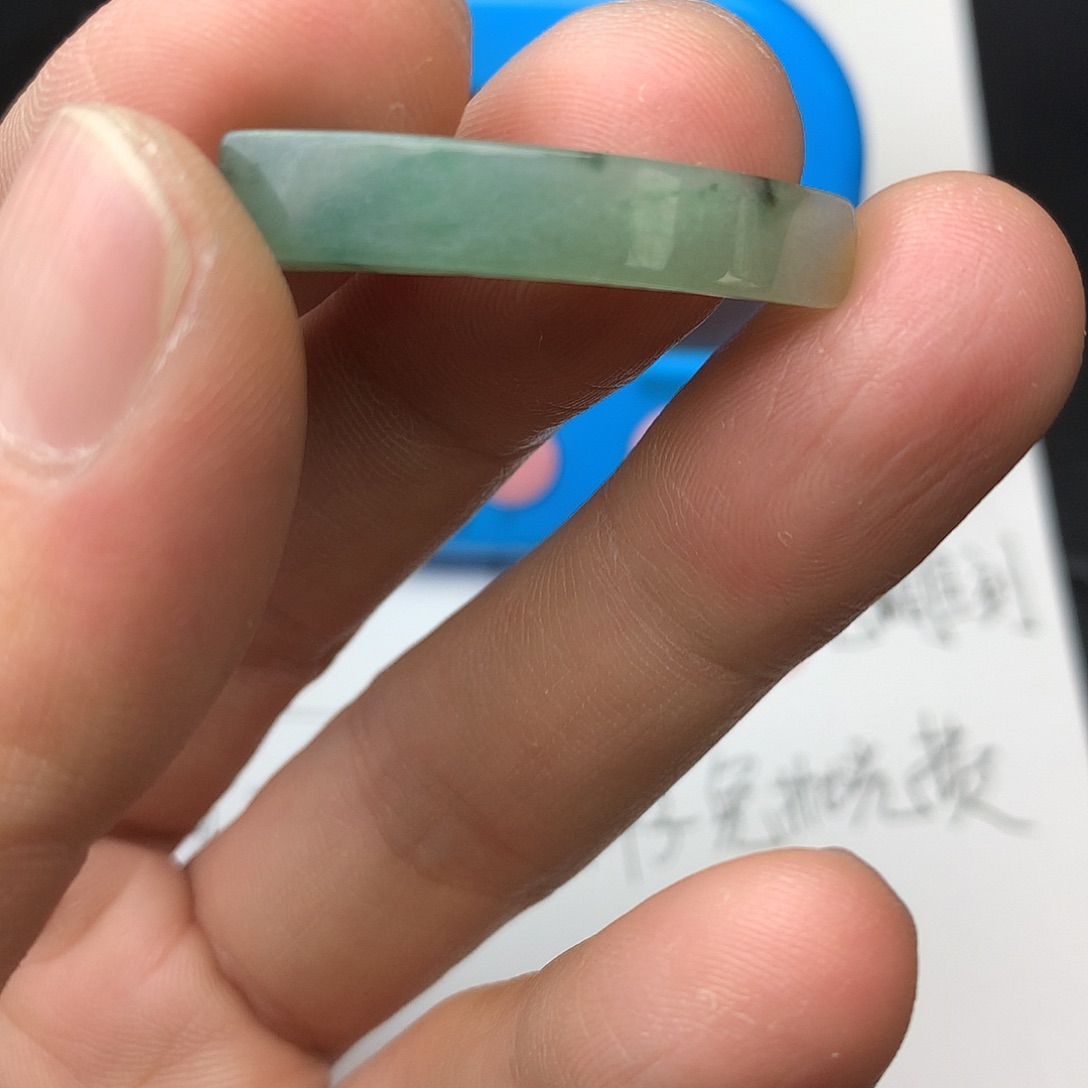 翡翠未镶嵌颈饰翡翠首饰和翡翠珠宝